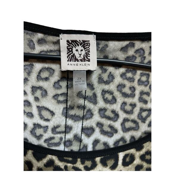 Anne Klein Women’s Top Blouse Size 2X Cheetah Print Button Accents Down Back - Picture 4 of 9